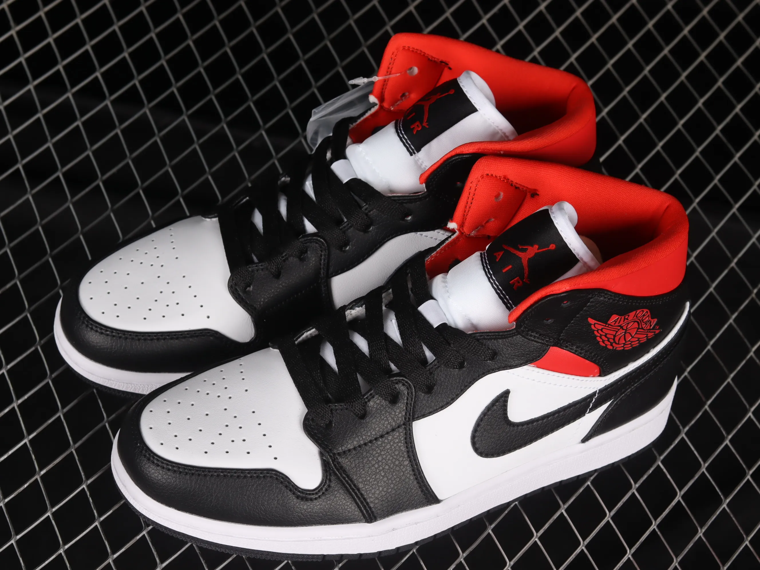 All categories Air Jordan Jordan series basketball shoes Air Jordan 1 Mid Air Jordan 1 Mid AJ1 Joe 1 is prohibited for resale Mid-top basketball shoes BQ6472-061